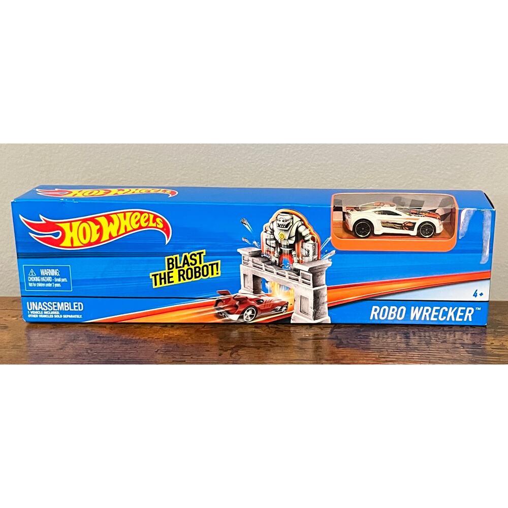 Hot Wheels Robo Wrecker Action Stunt Track Set Dated 2015 White Camaro